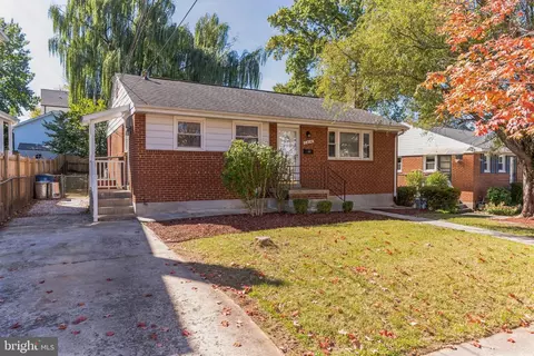 6414 Winnepeg Rd, Bethesda, MD 20817