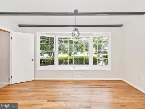 Living - 14801 Flintstone Ln, Silver Spring, MD 20905 photo 5 of 9