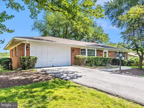 Exterior - 14801 Flintstone Ln, Silver Spring, MD 20905 photo 2 of 25