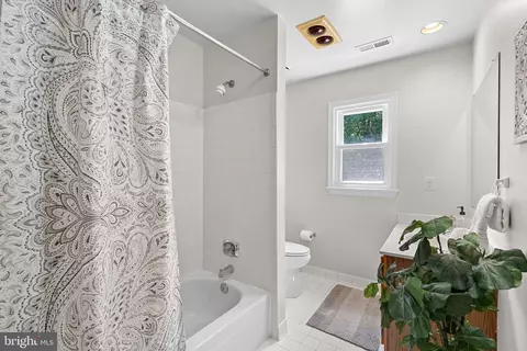 Bath - 16524 Copperstrip Ln, Silver Spring, MD 20906 photo 4 of 7