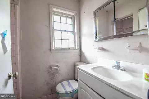 Bath - 500 Burnt Mills Ave, Silver Spring, MD 20901 photo 2 of 3