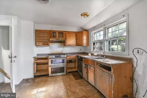 Kitchen - 500 Burnt Mills Ave, Silver Spring, MD 20901 photo 1 of 2