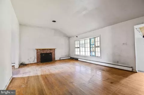 Living - 500 Burnt Mills Ave, Silver Spring, MD 20901 photo 1 of 3