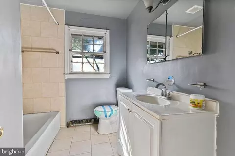 Bath - 500 Burnt Mills Ave, Silver Spring, MD 20901 photo 1 of 3