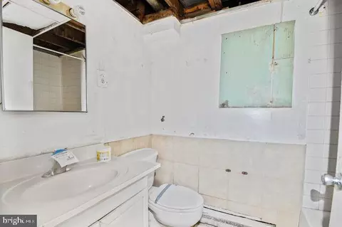 Bath - 500 Burnt Mills Ave, Silver Spring, MD 20901 photo 3 of 3
