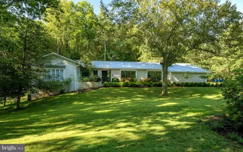 10202 Bentcross Dr, Potomac, MD 20854