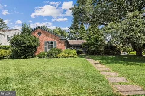 7201 Marbury Rd, Bethesda, MD 20817