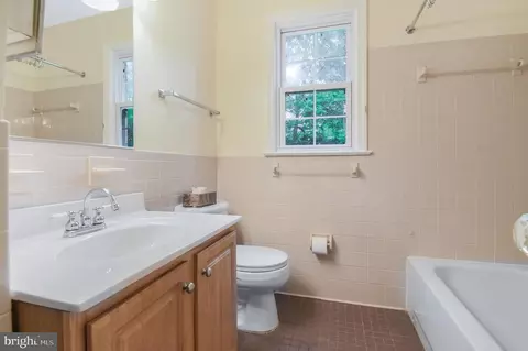 209 Hillmoor Dr, Silver Spring, MD 20901 photo 21