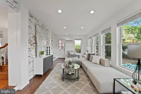 Living - 9301 Mintwood St, Silver Spring, MD 20901 photo 2 of 4