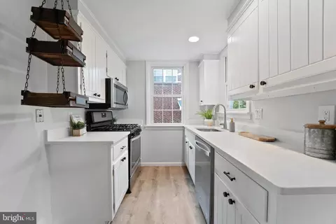 Entry Way - 9301 Mintwood St, Silver Spring, MD 20901 photo 2 of 7