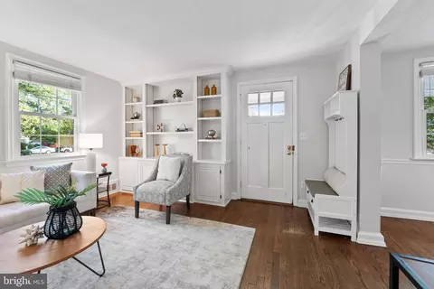 Entry Way - 9301 Mintwood St, Silver Spring, MD 20901 photo 1 of 7