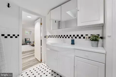 Bath - 9301 Mintwood St, Silver Spring, MD 20901 photo 4 of 4
