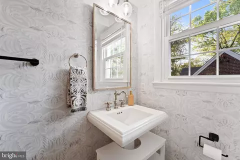 Bath - 9301 Mintwood St, Silver Spring, MD 20901 photo 2 of 4
