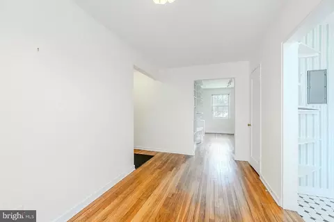 Entry Way - 2219 Washington Ave #203, Silver Spring, MD 20910 photo 2 of 3