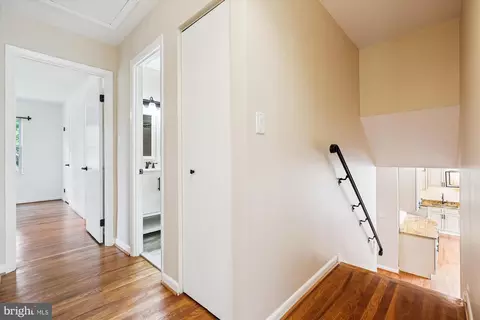 Entry Way - 14908 Flintstone Ln, Silver Spring, MD 20905 photo 4 of 7