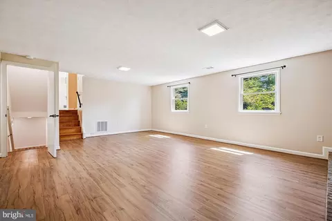 Living - 14908 Flintstone Ln, Silver Spring, MD 20905 photo 8 of 9