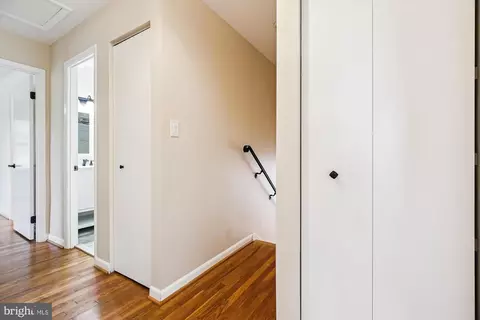 Entry Way - 14908 Flintstone Ln, Silver Spring, MD 20905 photo 6 of 7