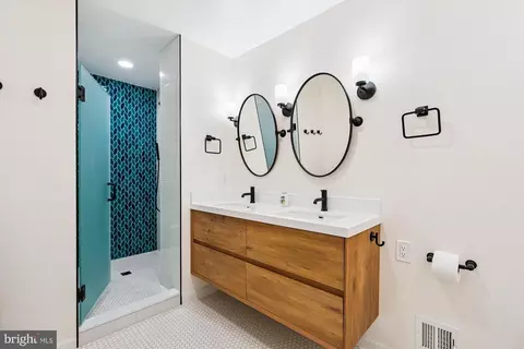Bath - 14908 Flintstone Ln, Silver Spring, MD 20905 photo 1 of 5