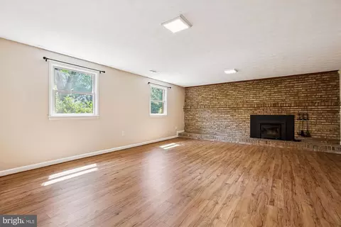 Living - 14908 Flintstone Ln, Silver Spring, MD 20905 photo 7 of 9