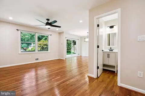 Living - 14908 Flintstone Ln, Silver Spring, MD 20905 photo 3 of 9