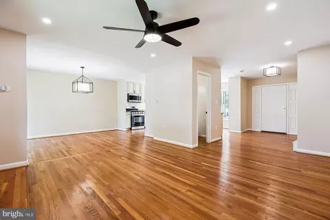 Living - 14908 Flintstone Ln, Silver Spring, MD 20905 photo 4 of 9