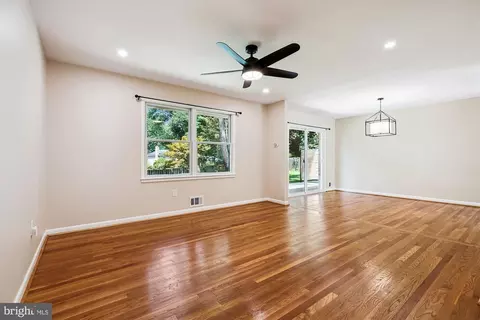 Living - 14908 Flintstone Ln, Silver Spring, MD 20905 photo 2 of 9