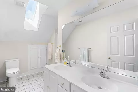 Bath - 1301 Hennessy Ter, Sandy Spring, MD 20860 photo 7 of 9