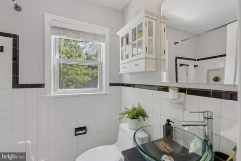 1718 Dublin Dr, Silver Spring, MD 20902 photo 17