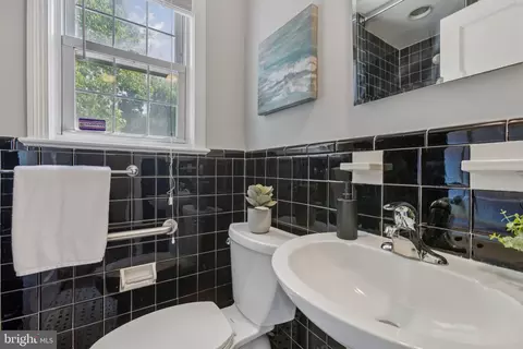 1718 Dublin Dr, Silver Spring, MD 20902 photo 11