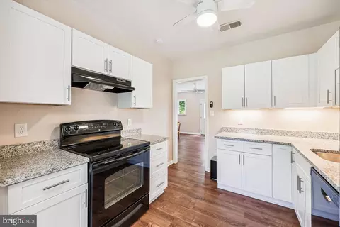 Kitchen - 17 Diller Ct, Boyds, MD 20841 photo 5 of 5
