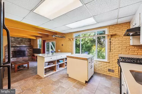 Kitchen - 17 Diller Ct, Boyds, MD 20841 photo 3 of 5