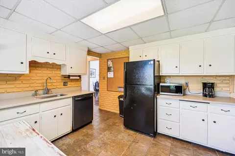 Kitchen - 17 Diller Ct, Boyds, MD 20841 photo 2 of 5