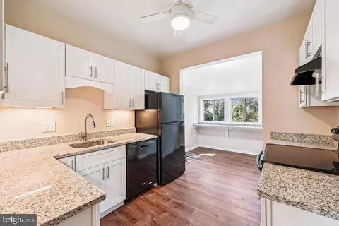 Kitchen - 17 Diller Ct, Boyds, MD 20841 photo 4 of 5