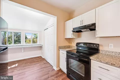 Entry Way - 17 Diller Ct, Boyds, MD 20841 photo 3 of 4