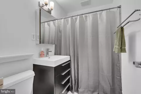 Bath - 110 Devon Ct, Silver Spring, MD 20910 photo 2 of 4