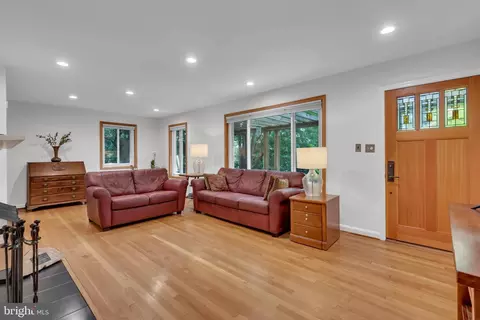 Living - 110 Devon Ct, Silver Spring, MD 20910 photo 2 of 3
