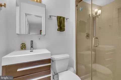 Bath - 110 Devon Ct, Silver Spring, MD 20910 photo 1 of 4
