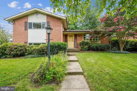 9902 Carnegie Ter, Bethesda, MD 20817