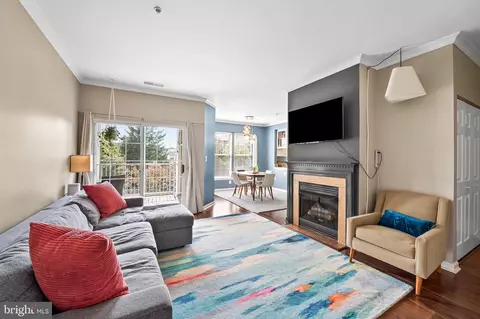 110 Watkins Pond Blvd #1-202, Rockville, MD 20850