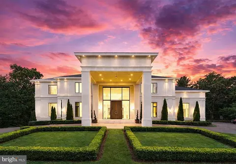 8880 Bradley Blvd, Bethesda, MD 20817