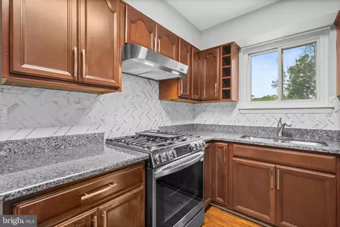 Kitchen - 2217 Falling Creek Rd, Silver Spring, MD 20904 photo 5 of 9