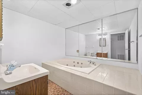 Bath - 2217 Falling Creek Rd, Silver Spring, MD 20904 photo 6 of 7