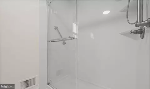 Bath - 2217 Falling Creek Rd, Silver Spring, MD 20904 photo 5 of 7