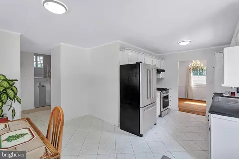 12619 Eastbourne Dr, Silver Spring, MD 20904 photo 2