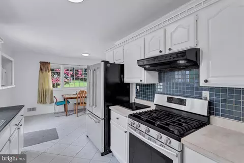12619 Eastbourne Dr, Silver Spring, MD 20904 photo 3