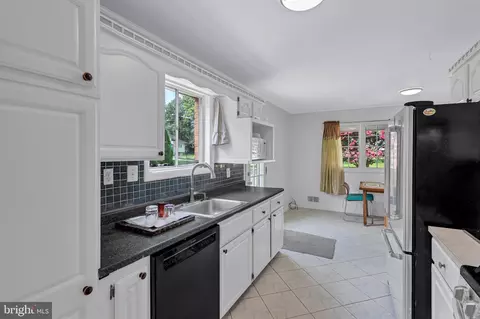 12619 Eastbourne Dr, Silver Spring, MD 20904 photo 5