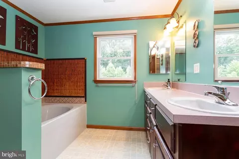 Bath - 713 Anderson St, Silver Spring, MD 20904 photo 2 of 3