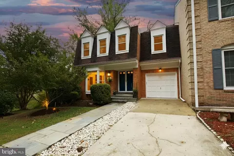 7443 Crestberry Ln, Bethesda, MD 20817