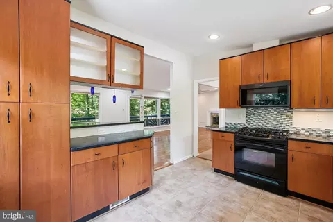 Kitchen - 1005 La Grande Rd, Silver Spring, MD 20903 photo 2 of 2