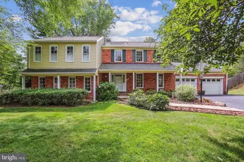 17008 George Washington Dr, Rockville, MD 20853